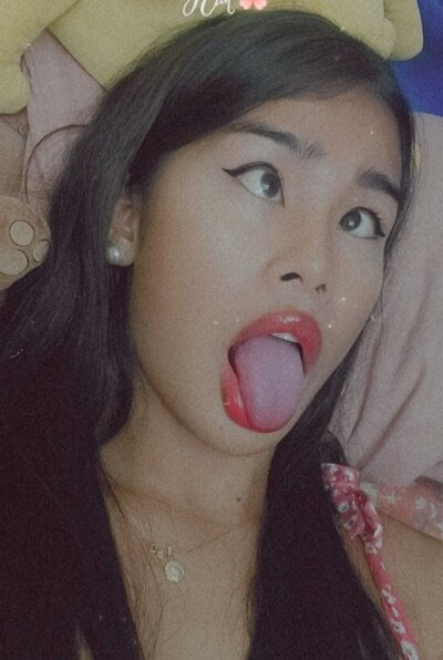 HeavenlyTreat69 Trans Asian Adult Webcam