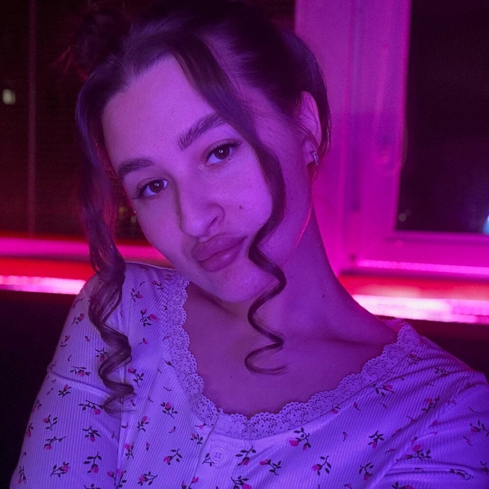 watchgirlcam.com iriscurtis livesex profile in white-hair cams