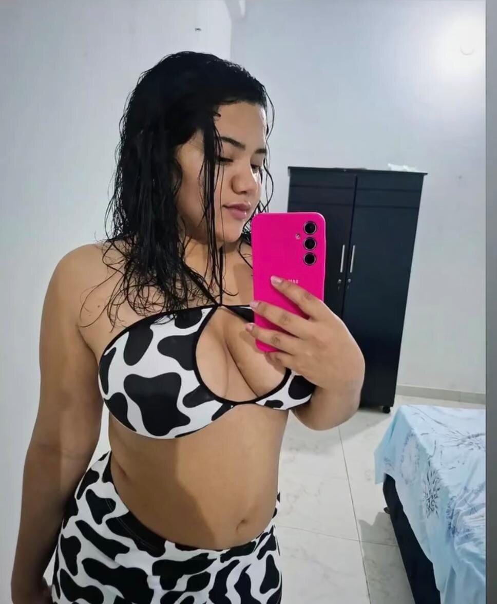 izzbigboobs