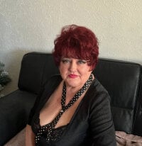 Rovena_Reds' Offline Chat Room