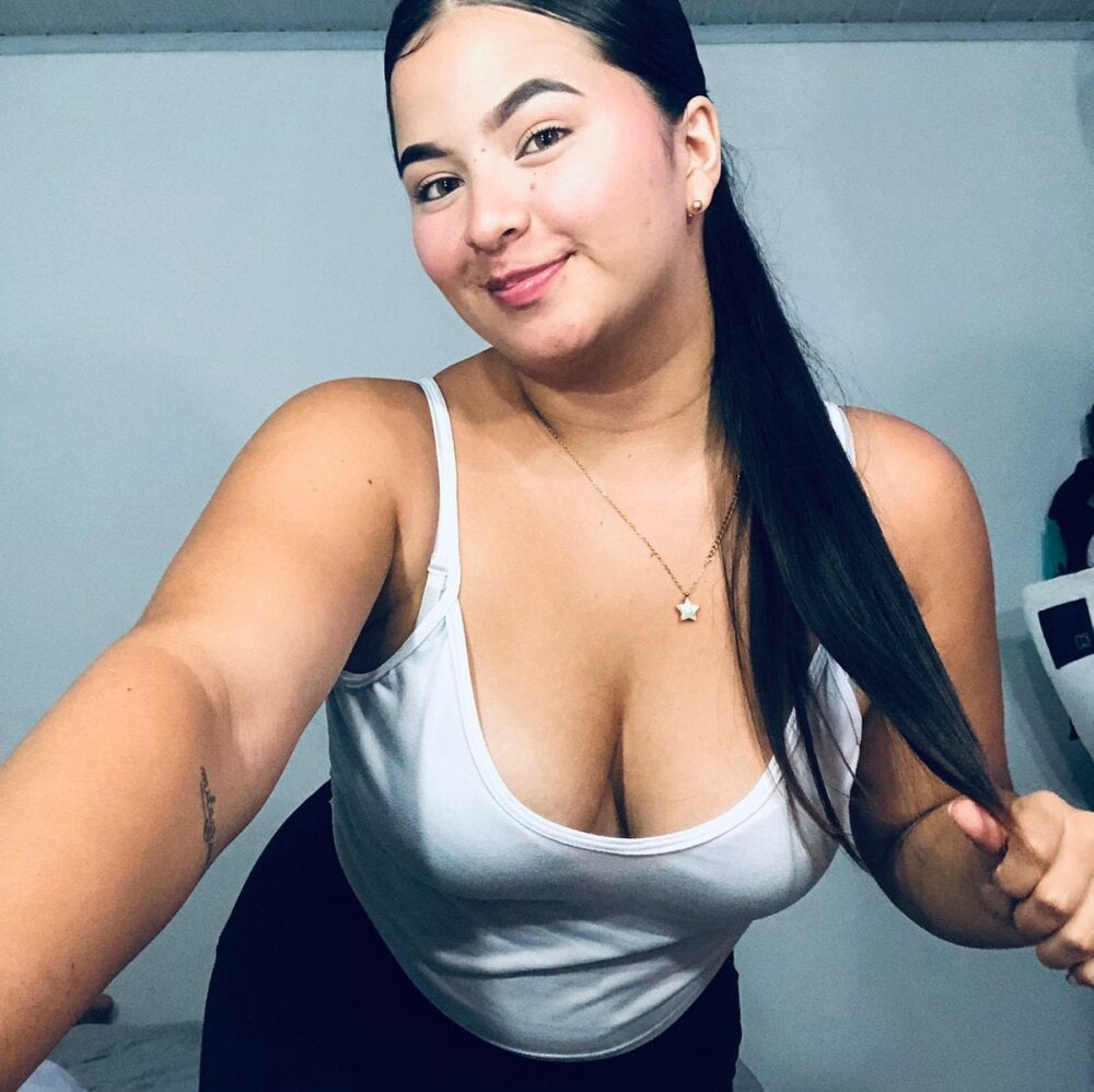 livesexr.com veronik_1 livesex profile in spanish cams