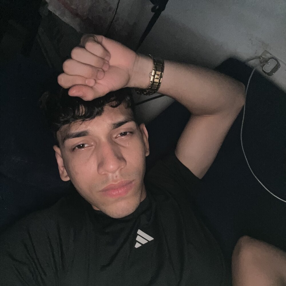andres-andrea1922 from stripchat