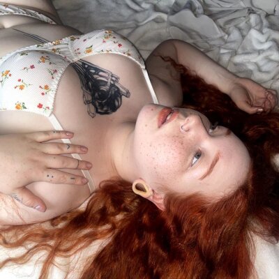 idaredfoxx Live Cam and Statistics on UnifiedCams