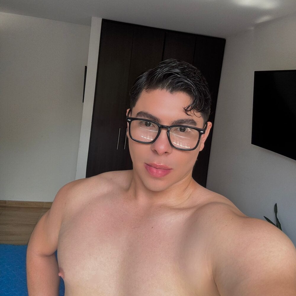 dereck_delavega from stripchat