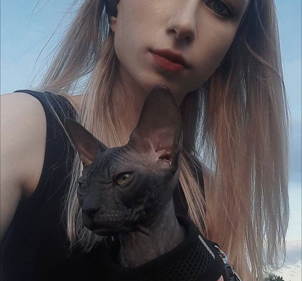 Live sex webcam photo for shy_kitty8 #289402845