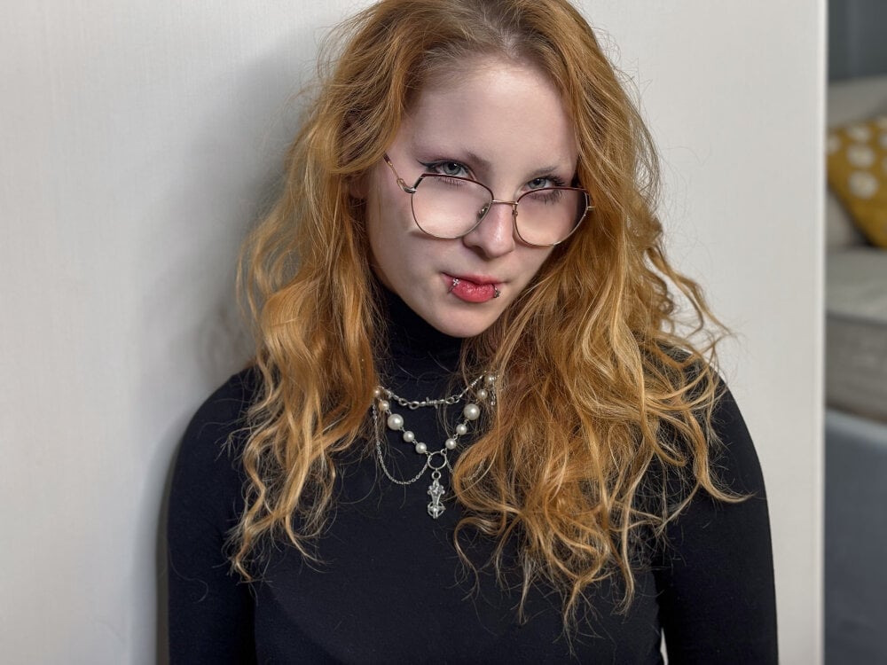 show2cam.com sofie_burn livesex profile in english cams