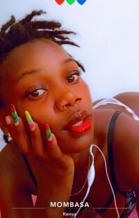 BLACK_MELANIN-'s Offline Chat Room