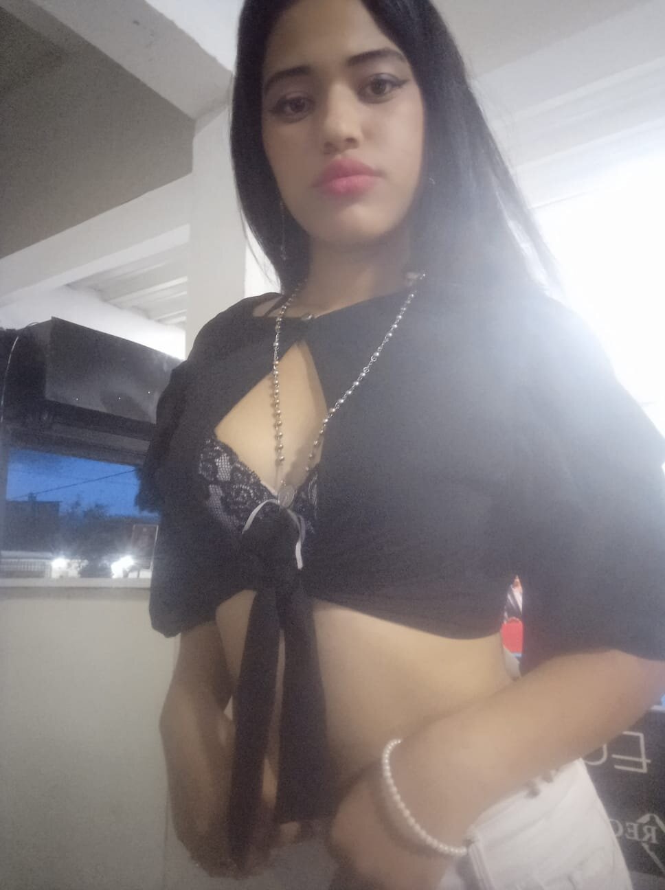 nikkitahot123