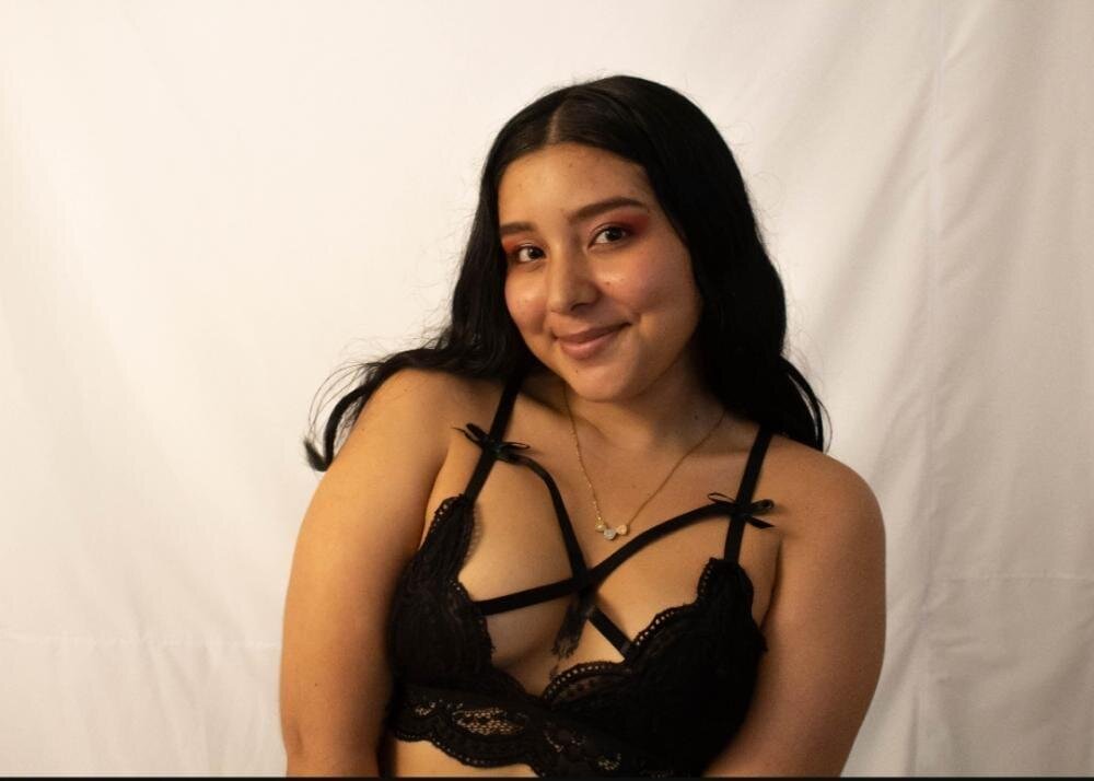 curvydelicios_zoe