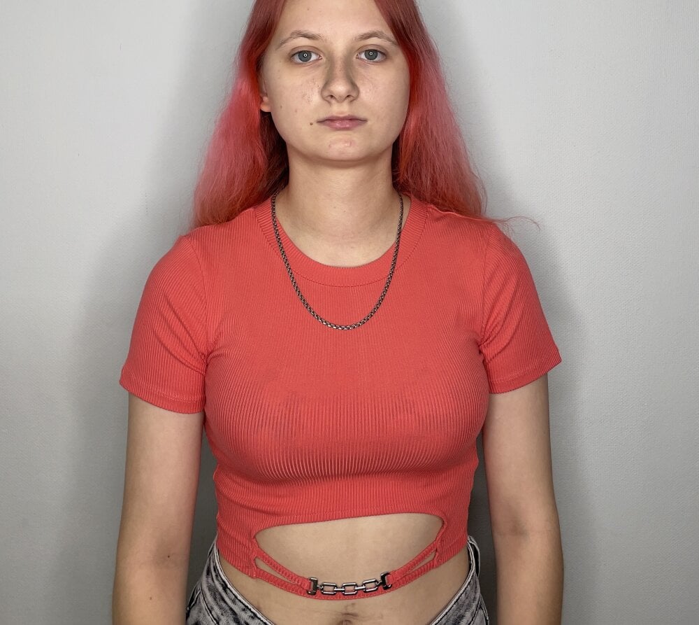 sexlivecamsites.com adeladelilla livesex profile in blue-eyes cams