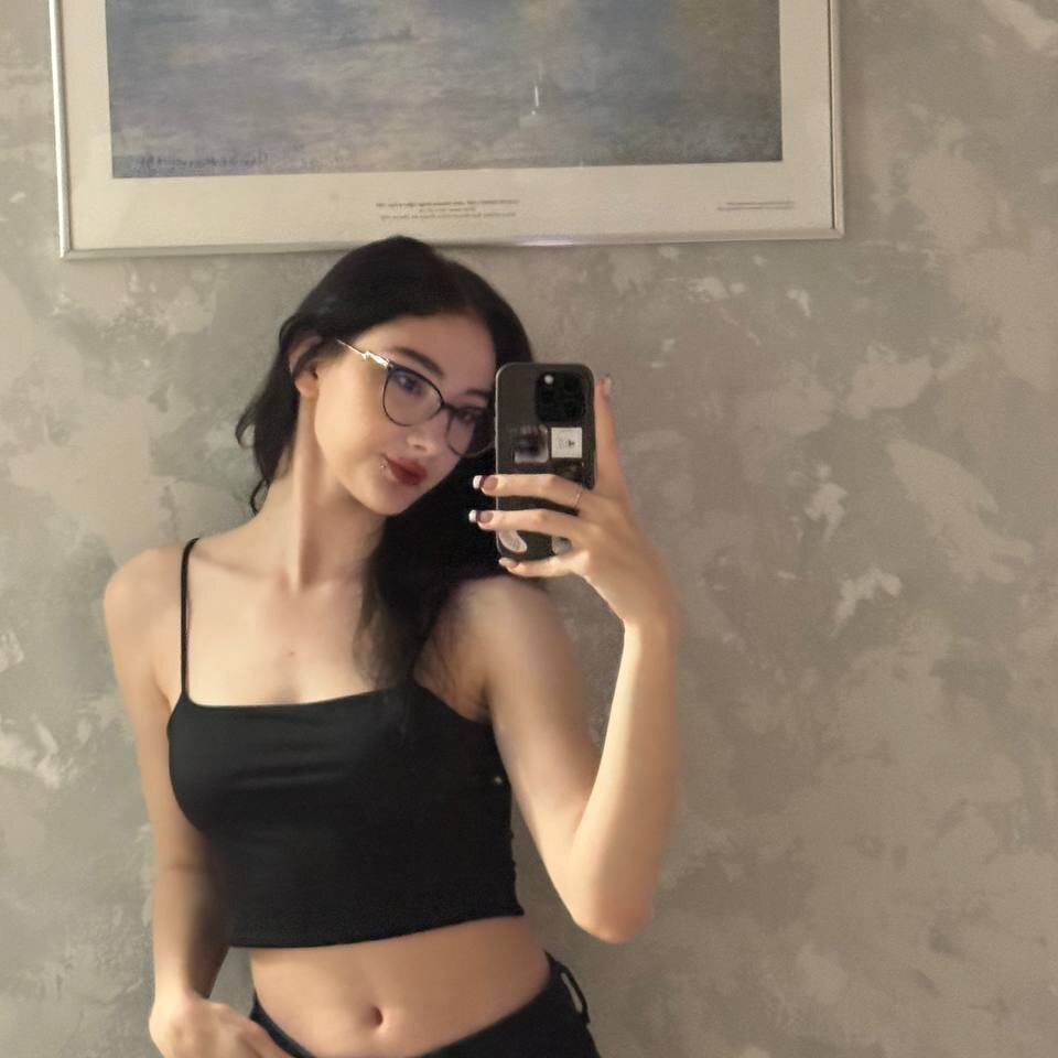 molllysdays from stripchat