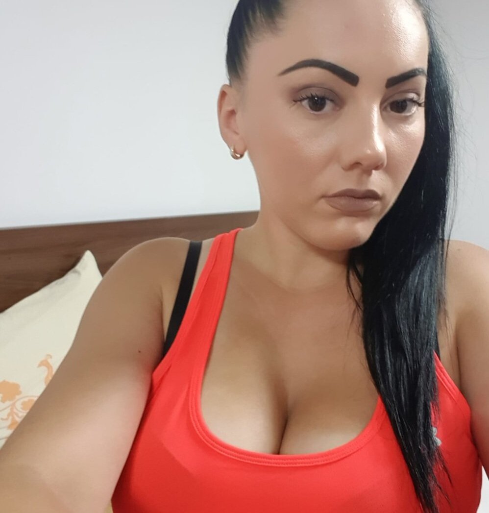 Watch  MisteryyyW live on cam at StripChat