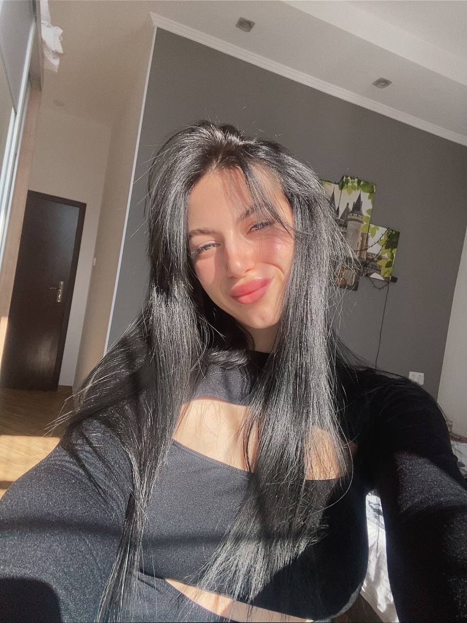 BellaHandsom
