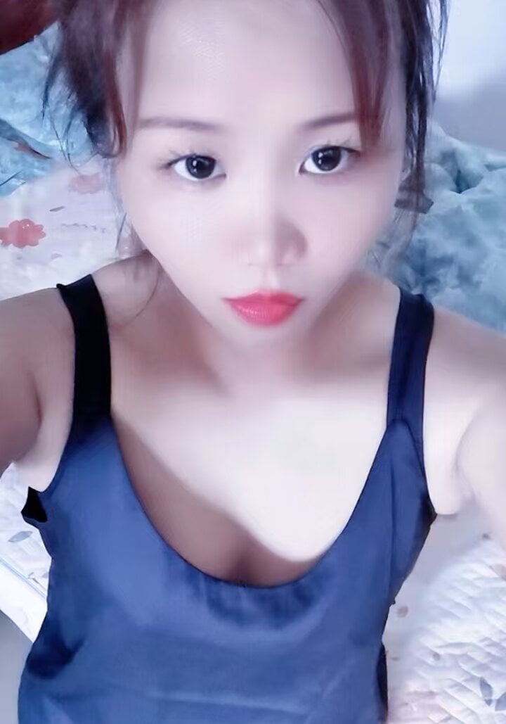 stripchat anni-2000 webcam profile pic via free6cams.com