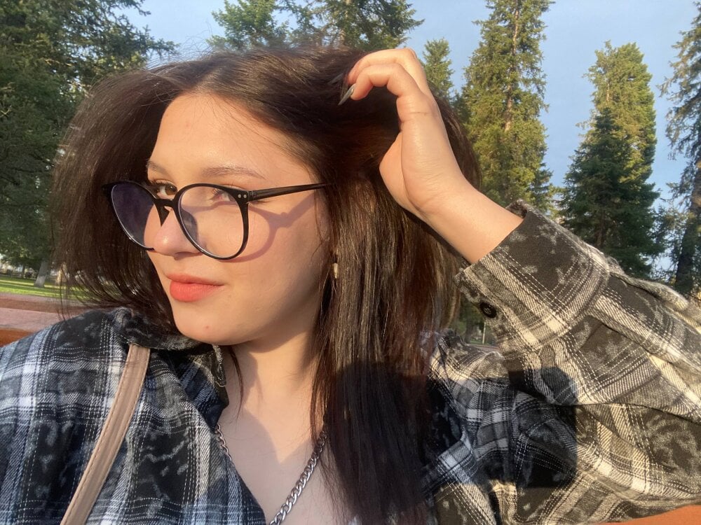 devonabedard webcam profile - Chinese