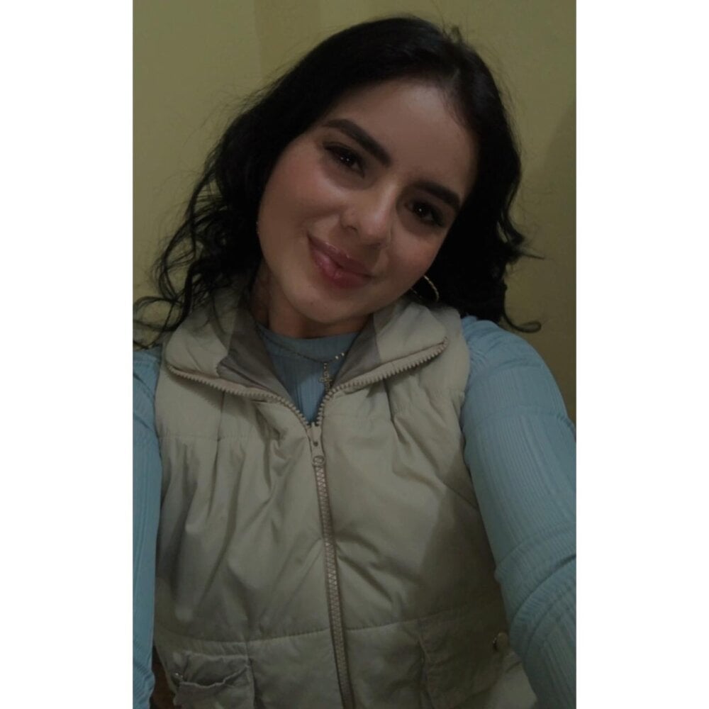 elivecams.com lunasoftx livesex profile in latino cams