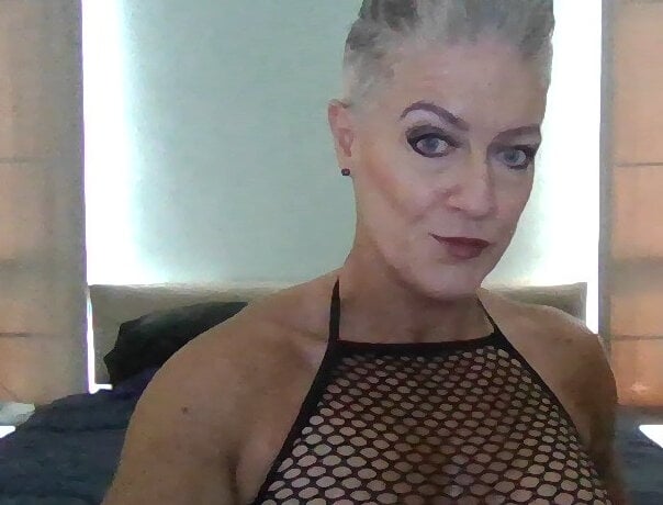 Watch Devon2020 live on cam on StripChat