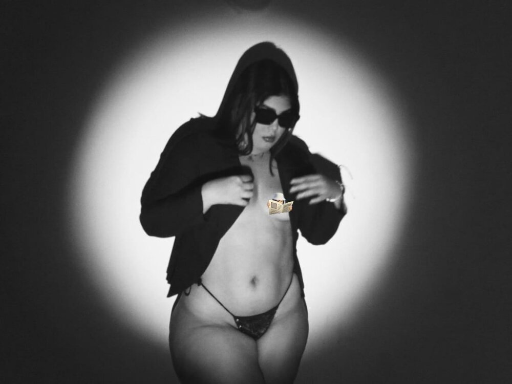 Live sex webcam photo for Ambar_ht #290064983