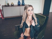 MichelleMoss' Offline Chat Room