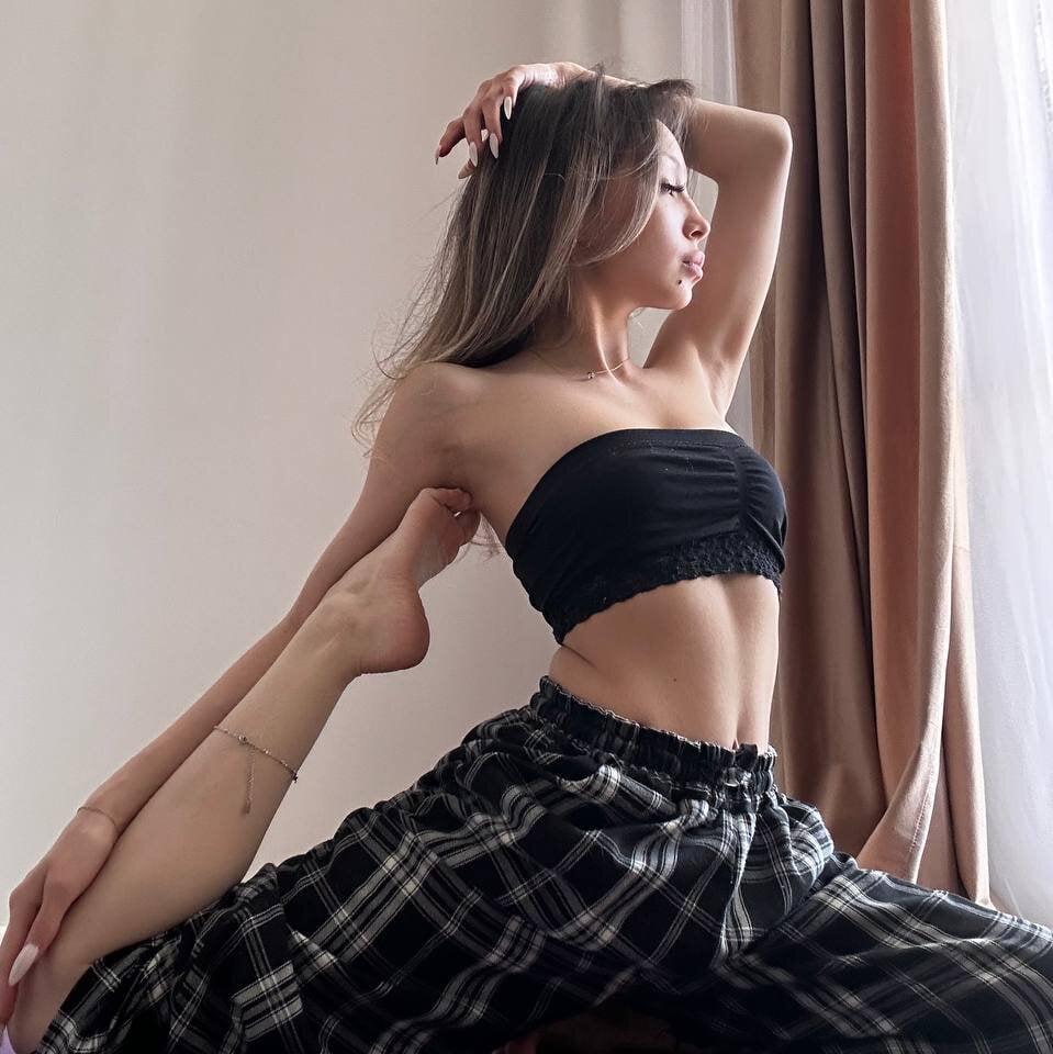 sexcam3d.net AmberGrin livesex profile in blond-hair cams