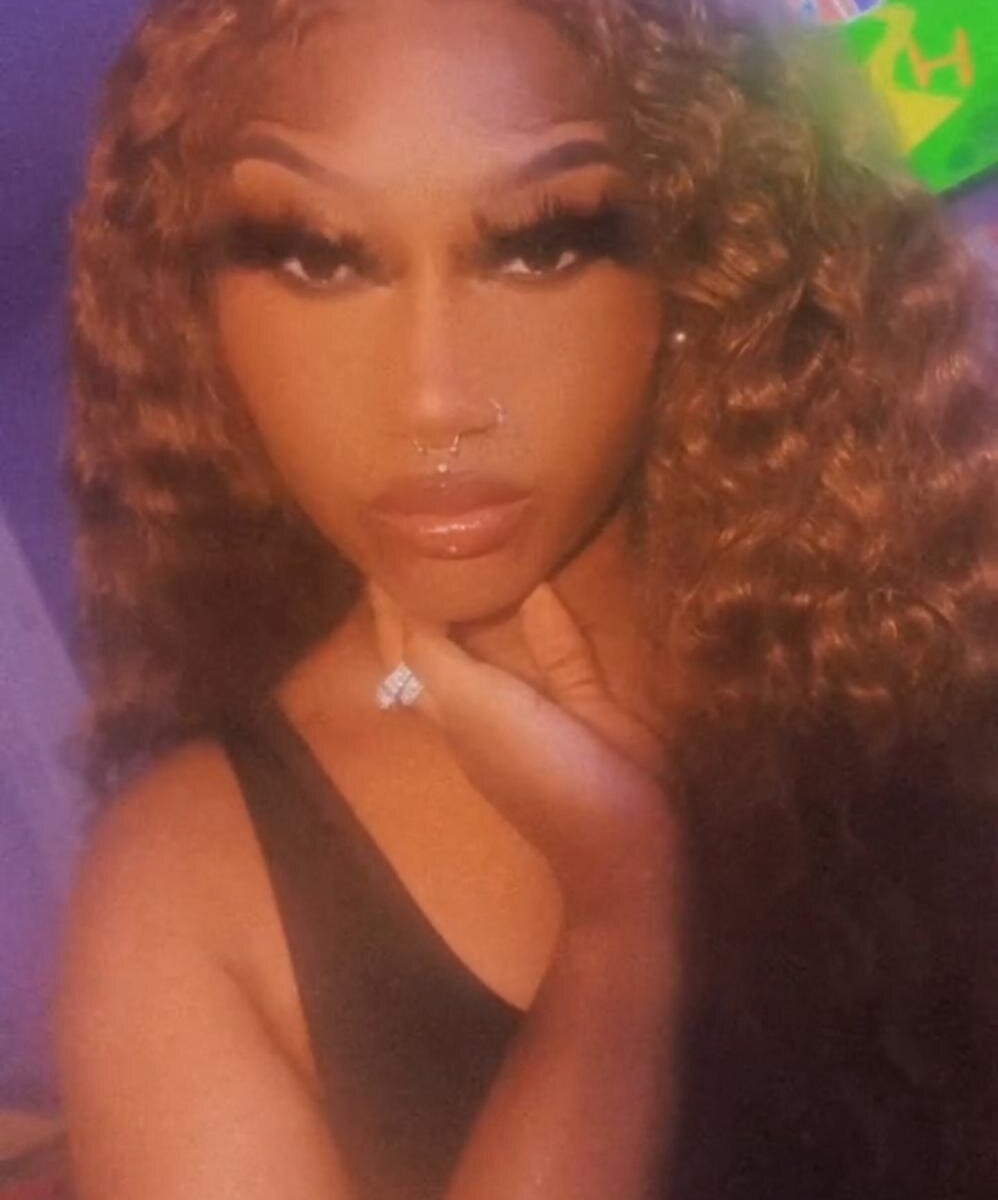 Magneticdime11 live cam model at StripChat