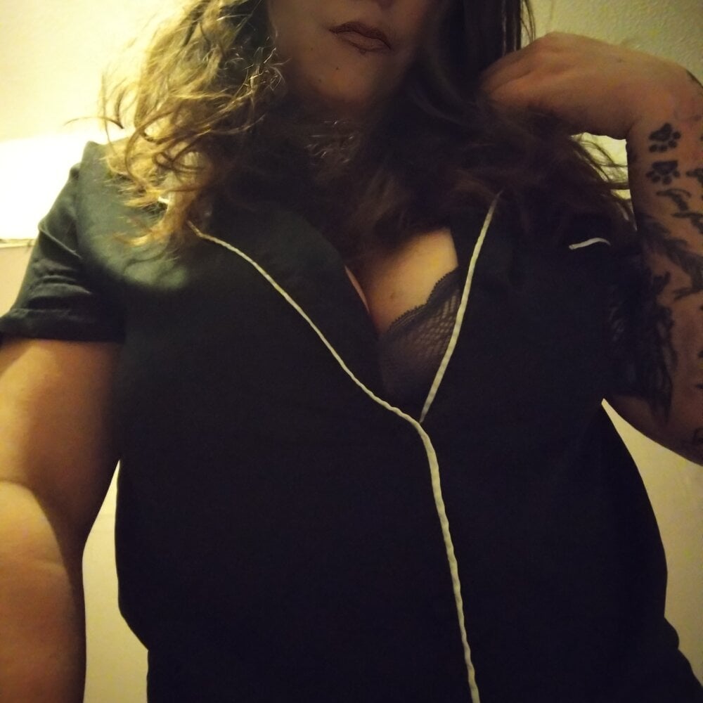 CurvyBrit19