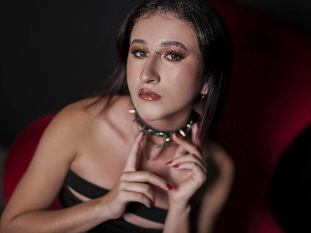 Live sex webcam photo for RavenWalkerr #288165370