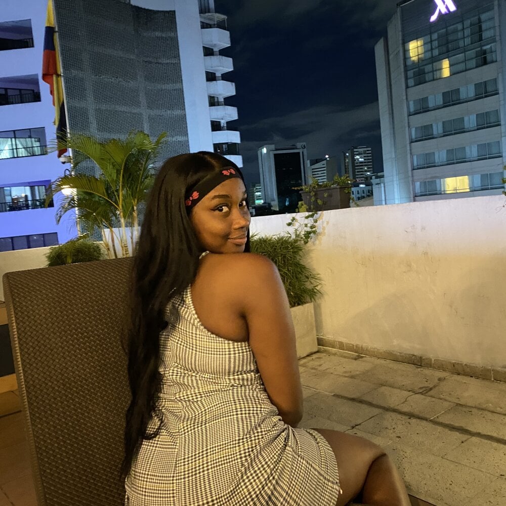 Watch EscorpiLeoncita live on cam on StripChat