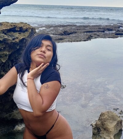 Morocha- Female Middlepricedprivates Live Webcam Strip