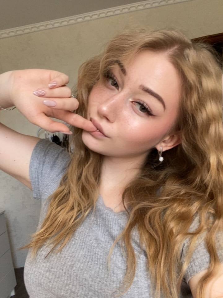 riri_rose from stripchat
