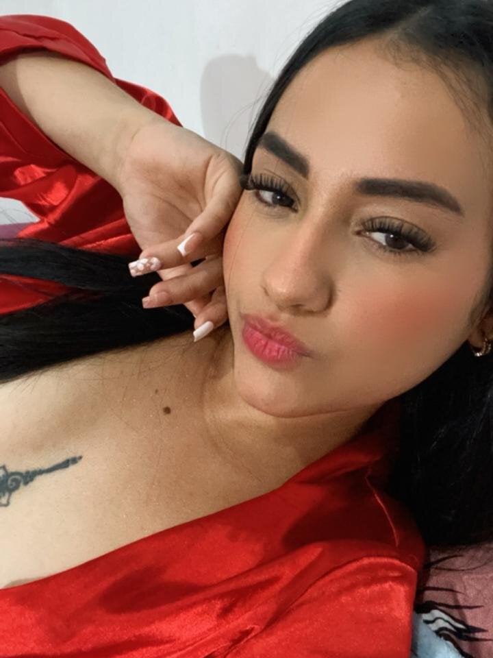 melanigomez profile