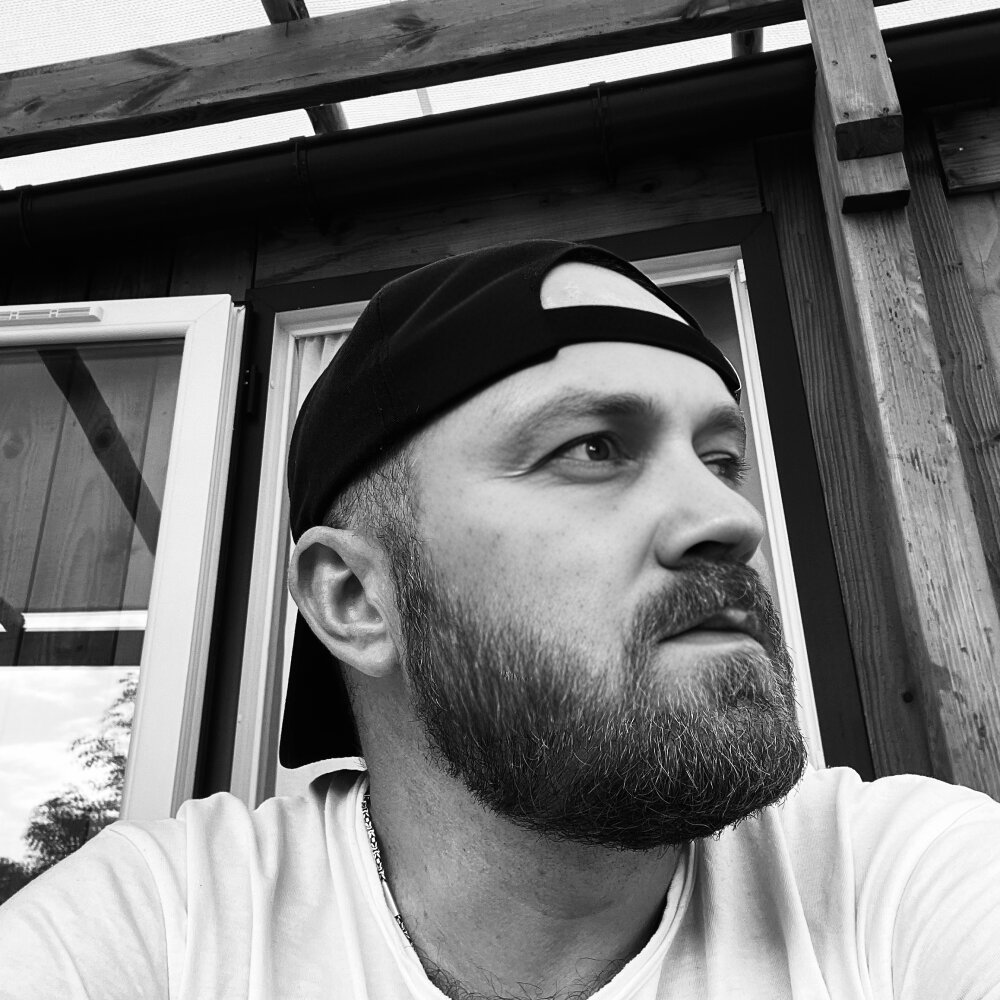 Vladislav140990's Offline XXX Chat