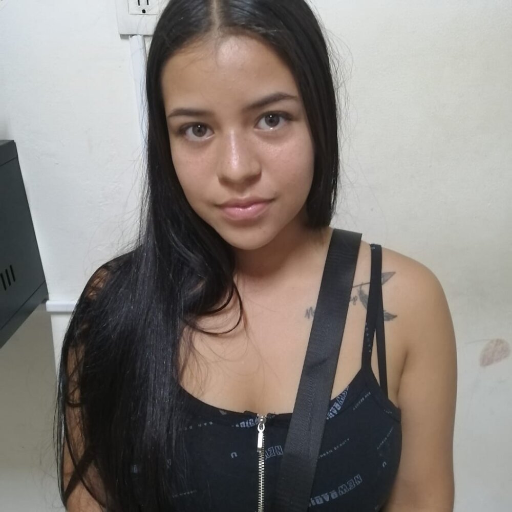 Charlotte-05 бесплатное вебкам шоу и XXX чат | xHamsterLive