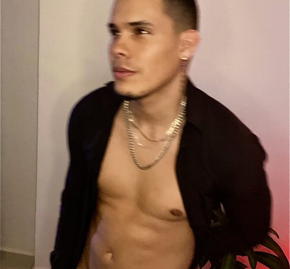 rick03_leto from stripchat