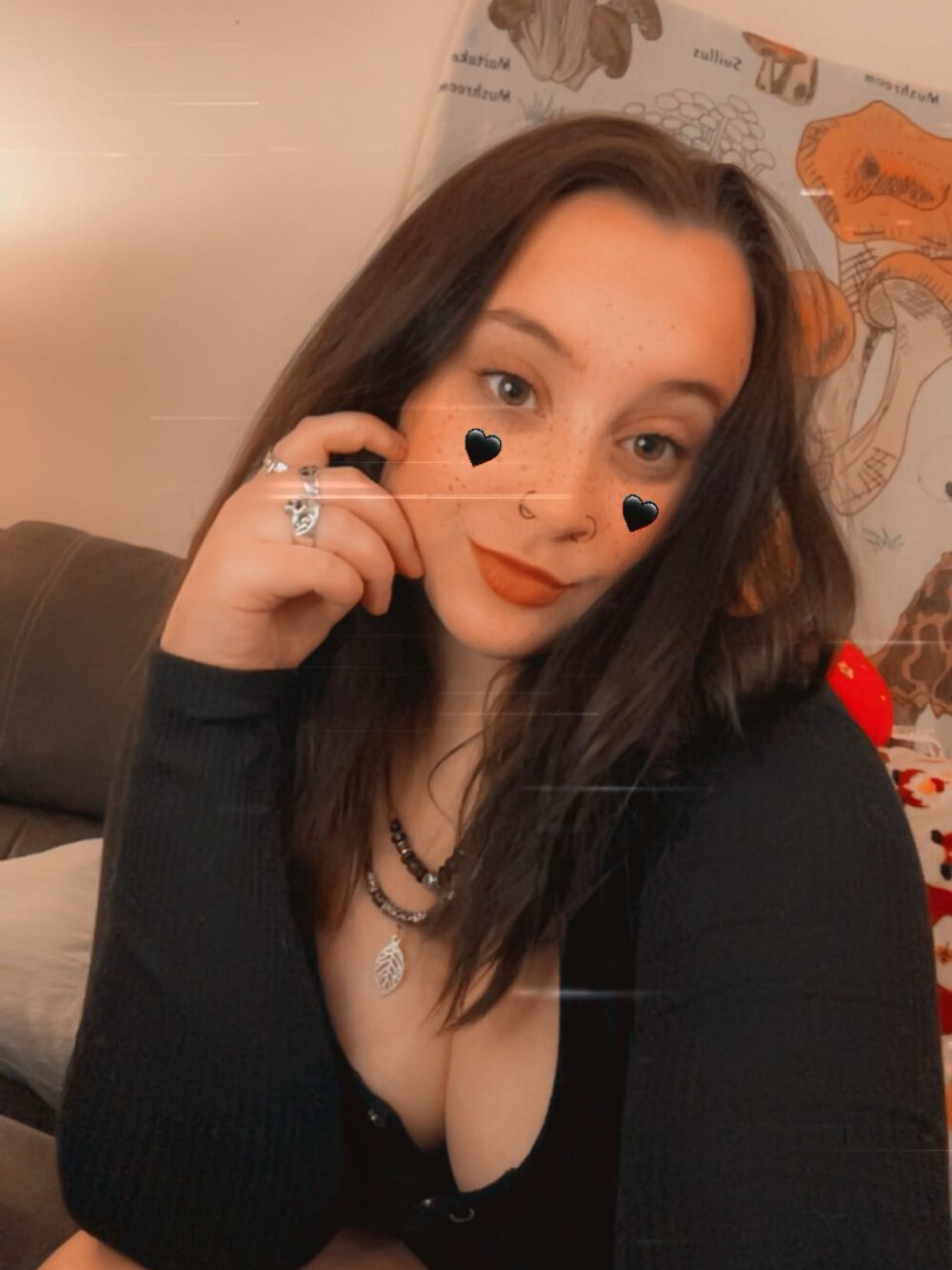 Shadow_Slut live cam model at StripChat