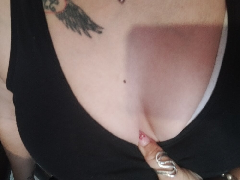 Lylyetcedric's Offline XXX Chat