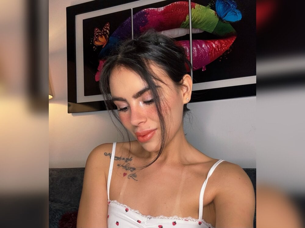 Live sex webcam photo for ChloeeCoxx #290224353