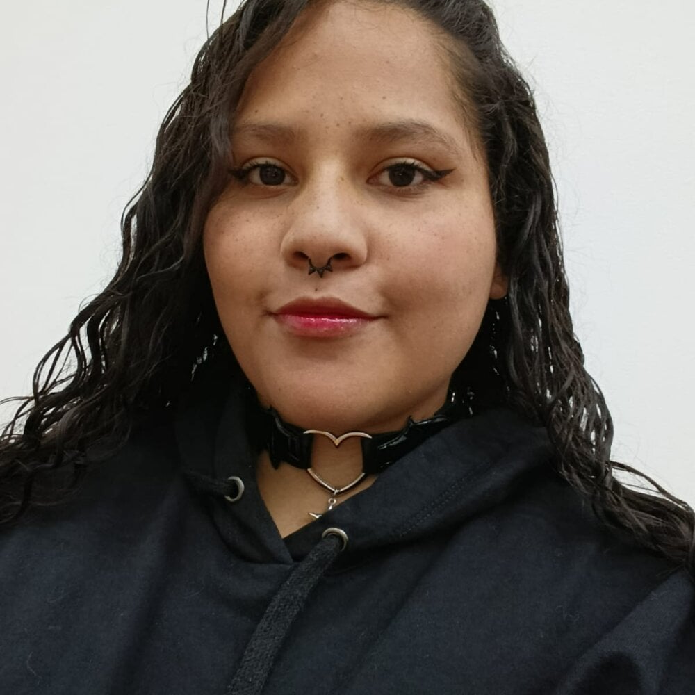 watchgirlcam.com lunea_kane livesex profile in curvy cams