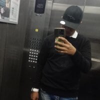 lesbishowluxurya's Offline XXX Chat