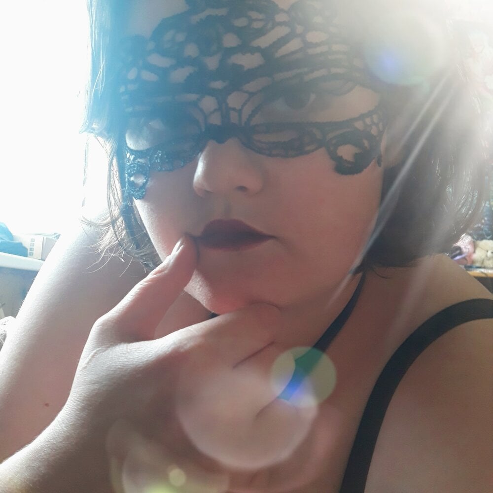 badgirlwebcam.com noir_shiro livesex profile in white cams