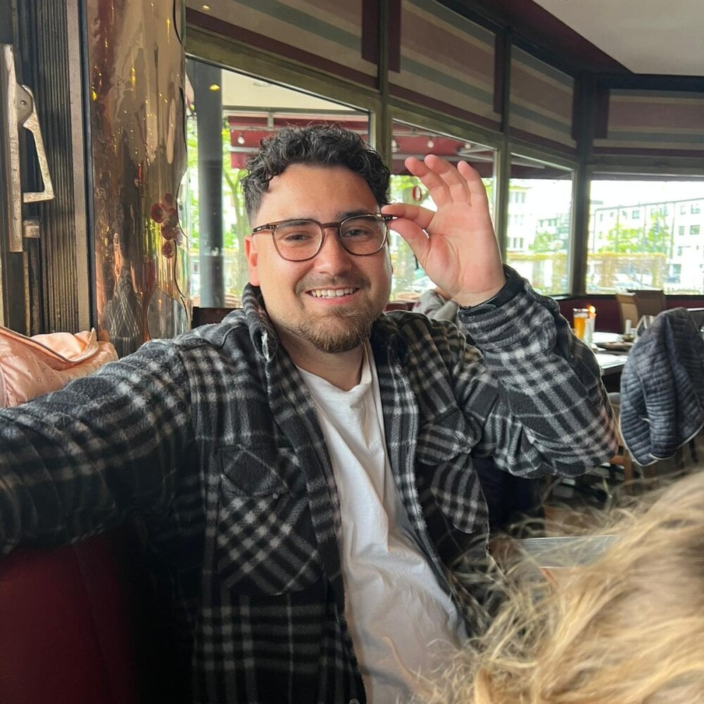 19Enrico91's Offline Chat Room