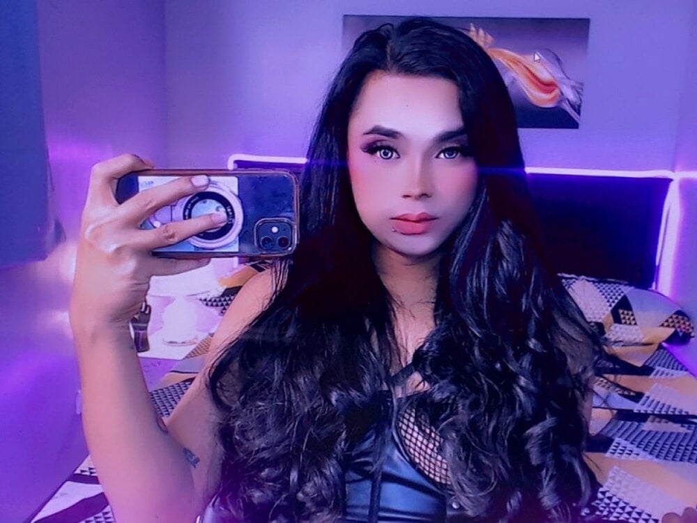 Gorgeousselfsucker's Offline Chat Room