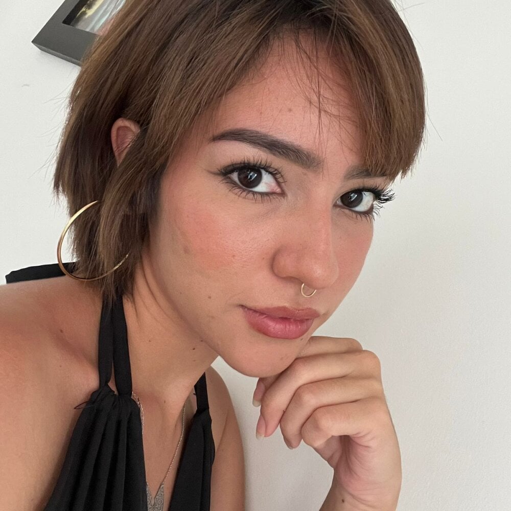 livesex.fan veronicasttar livesex profile in ile-de-la-reunion cams