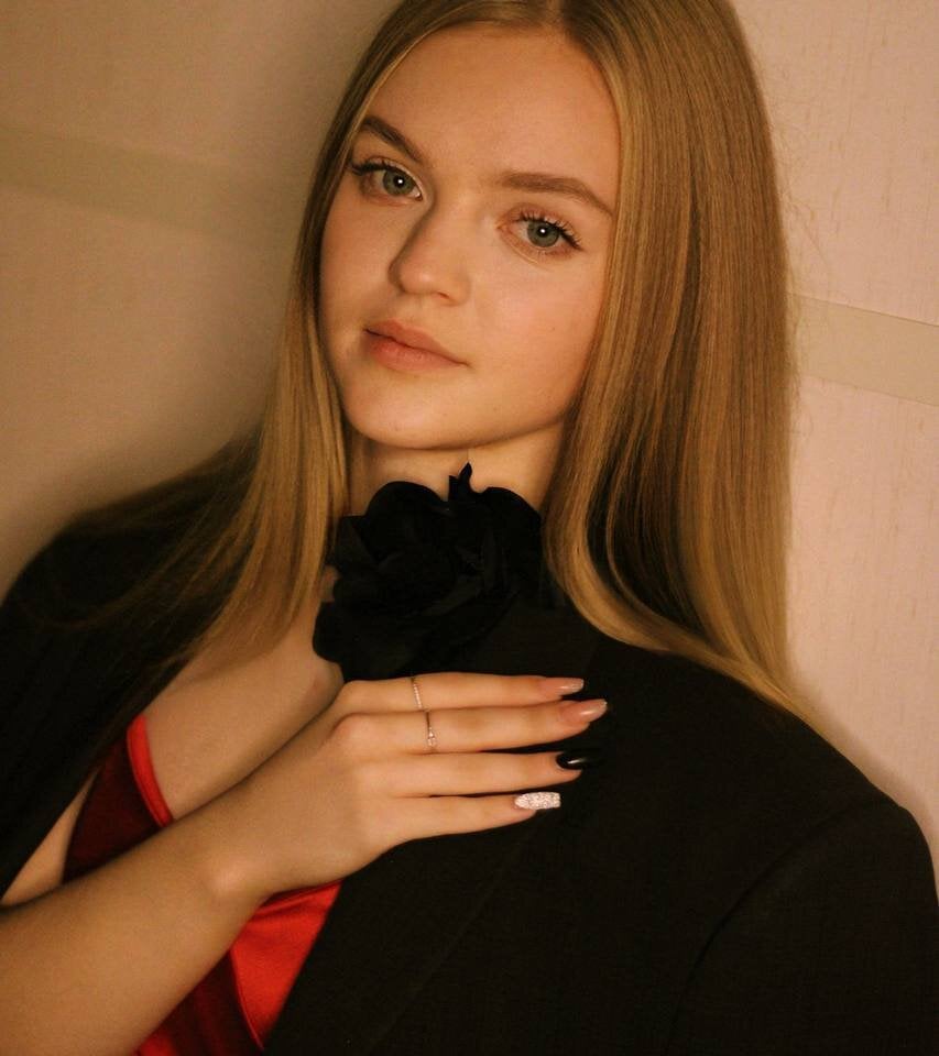 sexlivecamsites.com kirstievise livesex profile in french cams