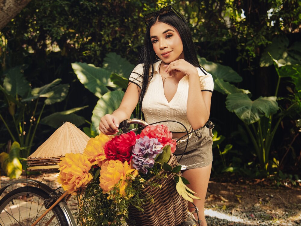 Live sex webcam photo for AbbyHank #290076581