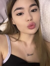 Little_v1rgin_angel's Offline Chat Room