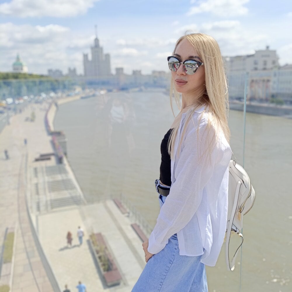 pornos.live alisiacat livesex profile in romaniagmt2 cams