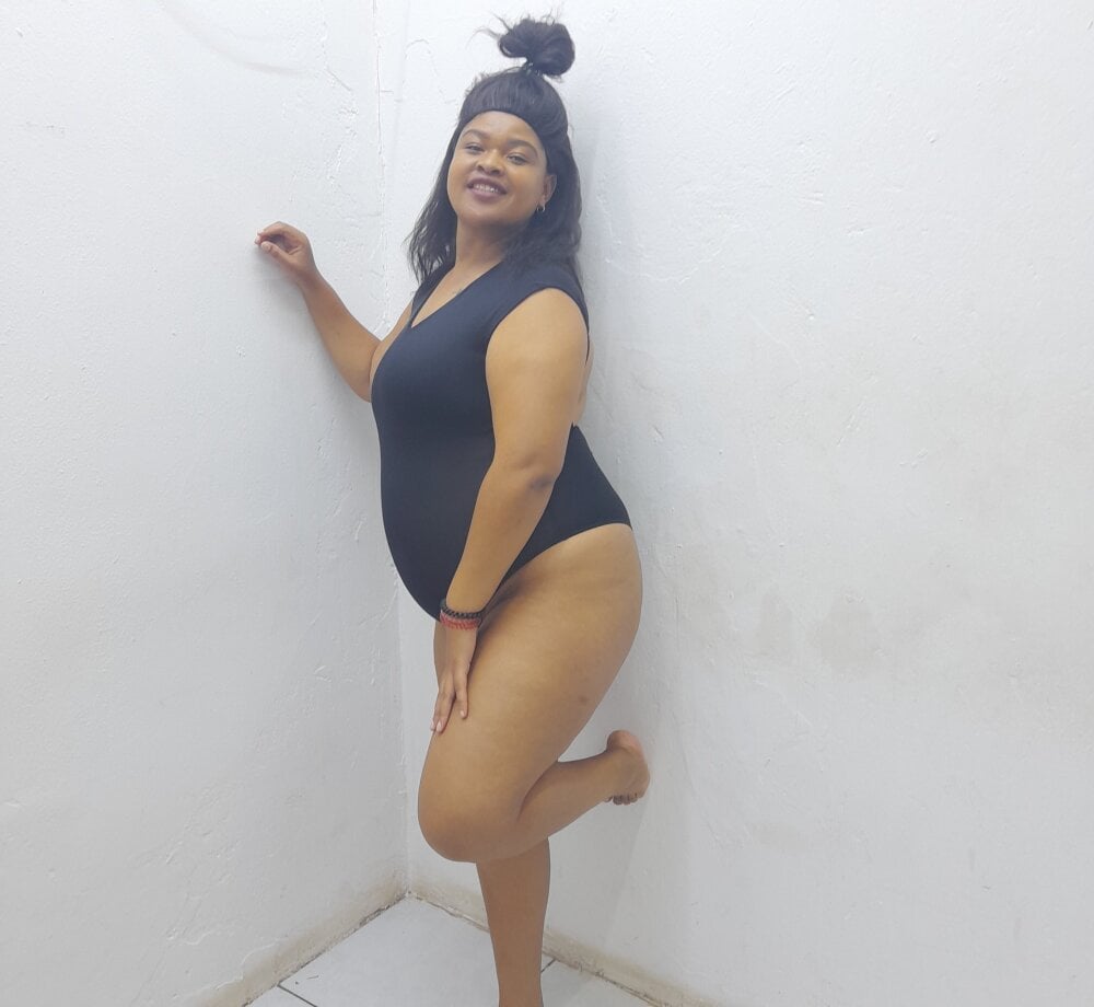 CARAMELCLOExx's Offline XXX Chat