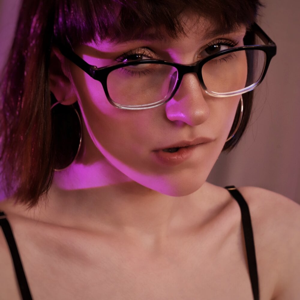 elivecams.com linapolina livesex profile in 700-to-1400-or-2-am-to-8-am cams