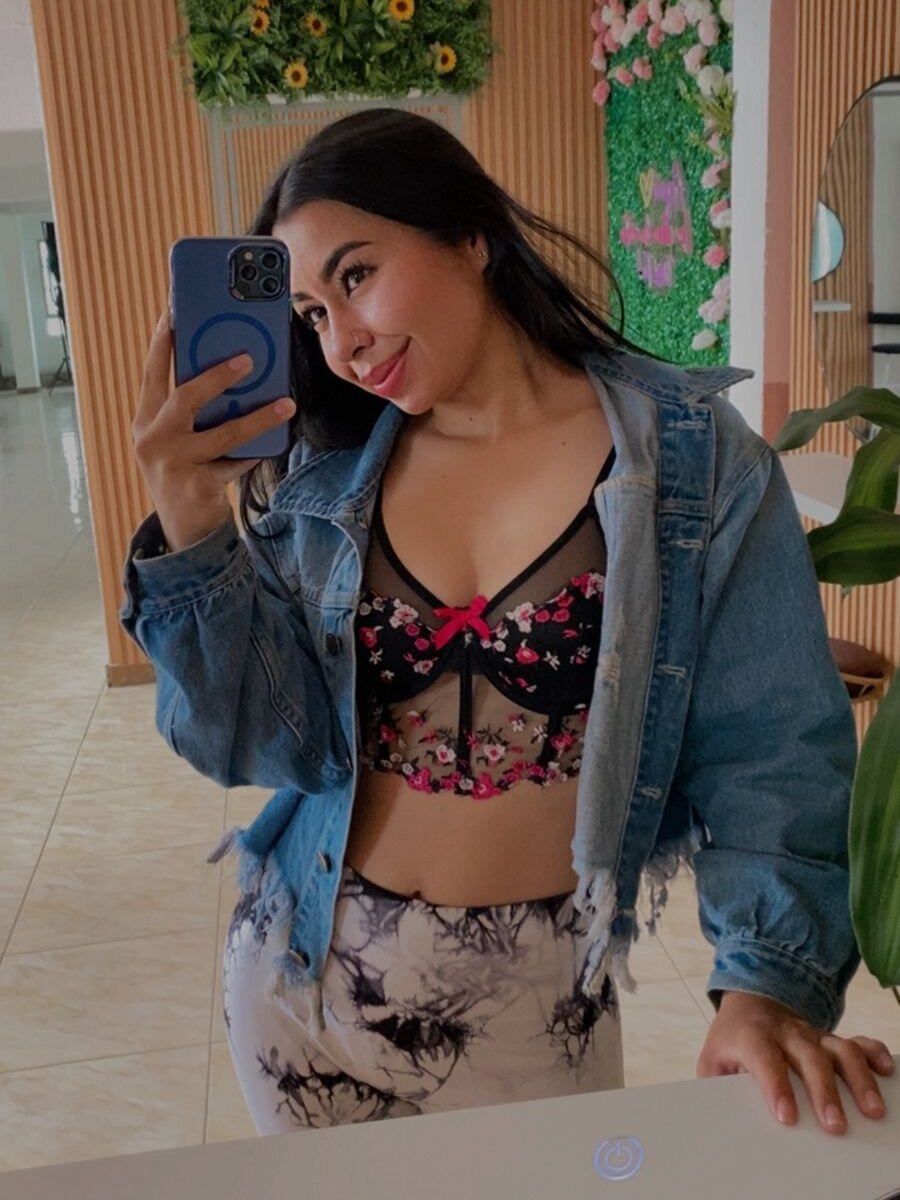 elivecams.com valentina_monroe1 livesex profile in in-neighboring-room cams